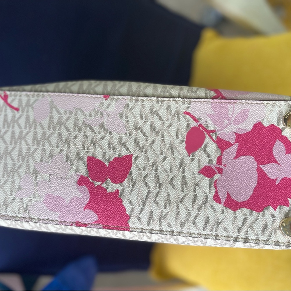 Michael Kors Pink and Cream/White Women's Bag Set - Picture 10 of 10